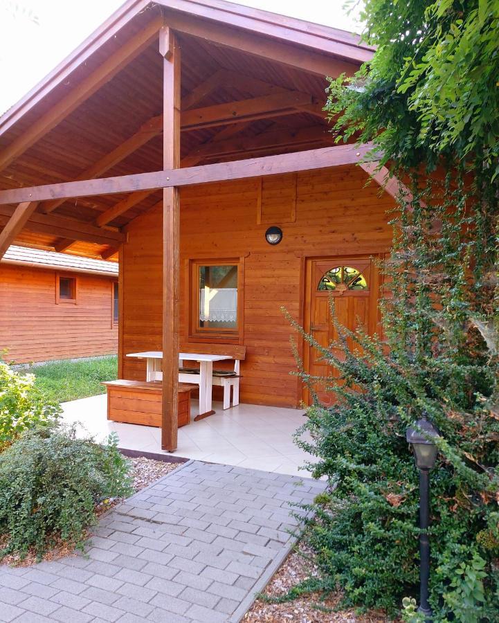 Dream Horse Apartman Cserkeszolo Exterior photo