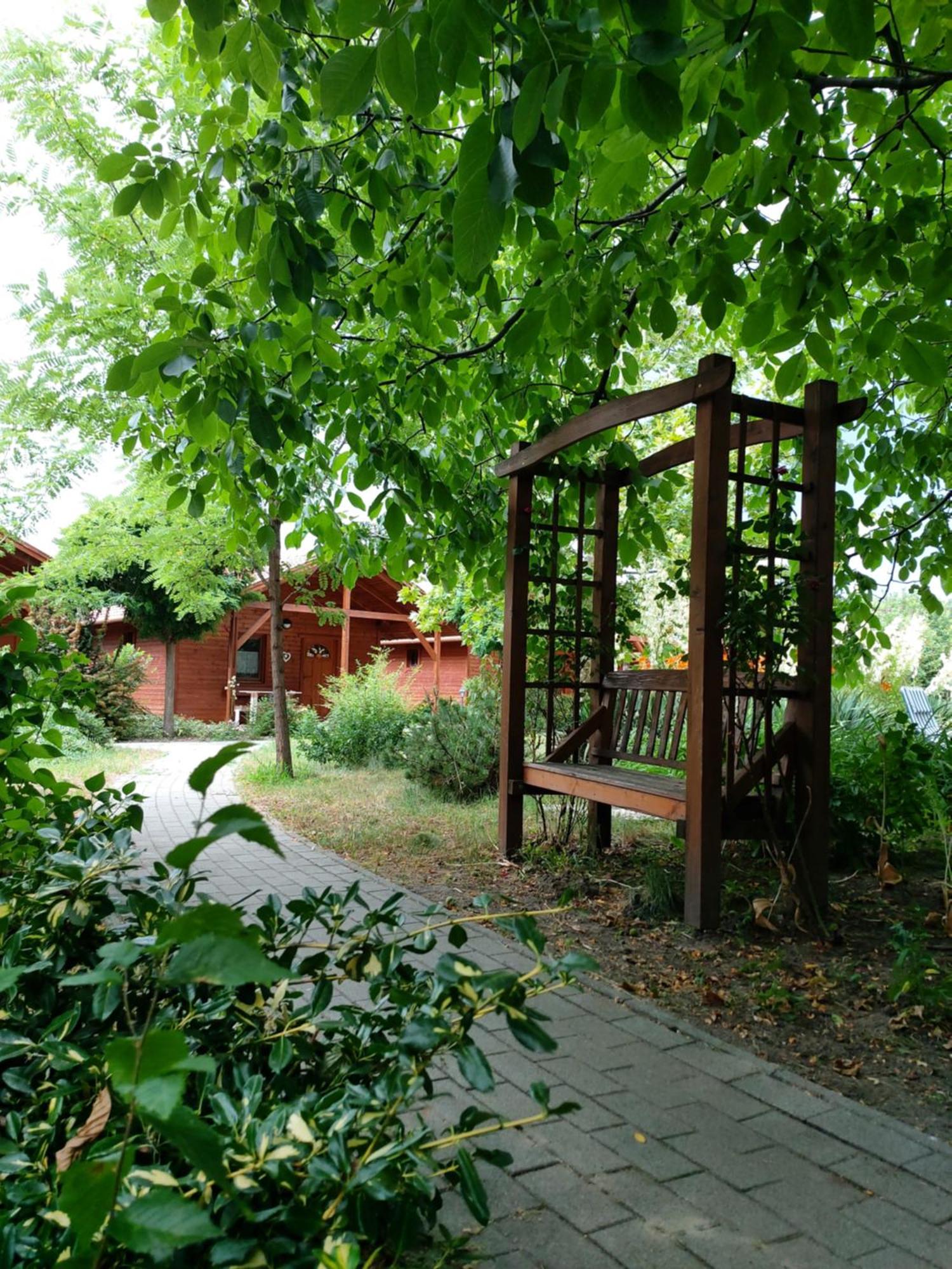 Dream Horse Apartman Cserkeszolo Exterior photo